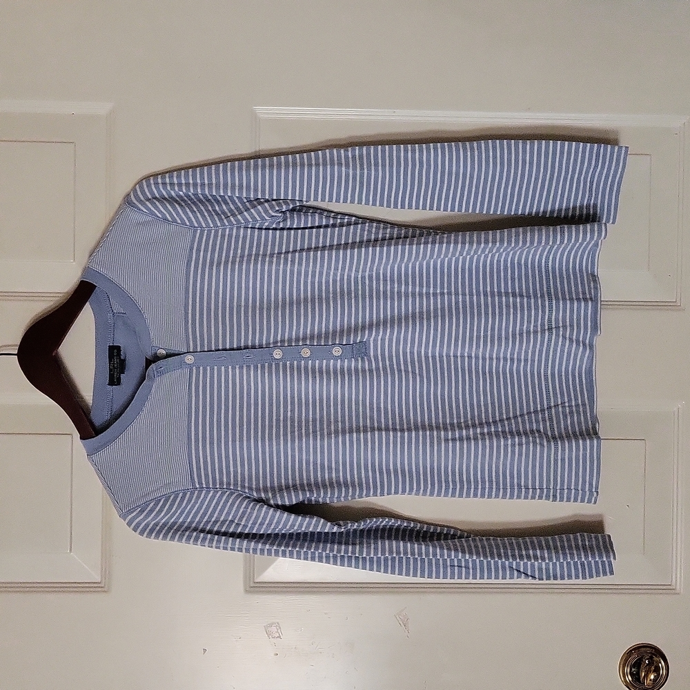 Like new condition Size small henley